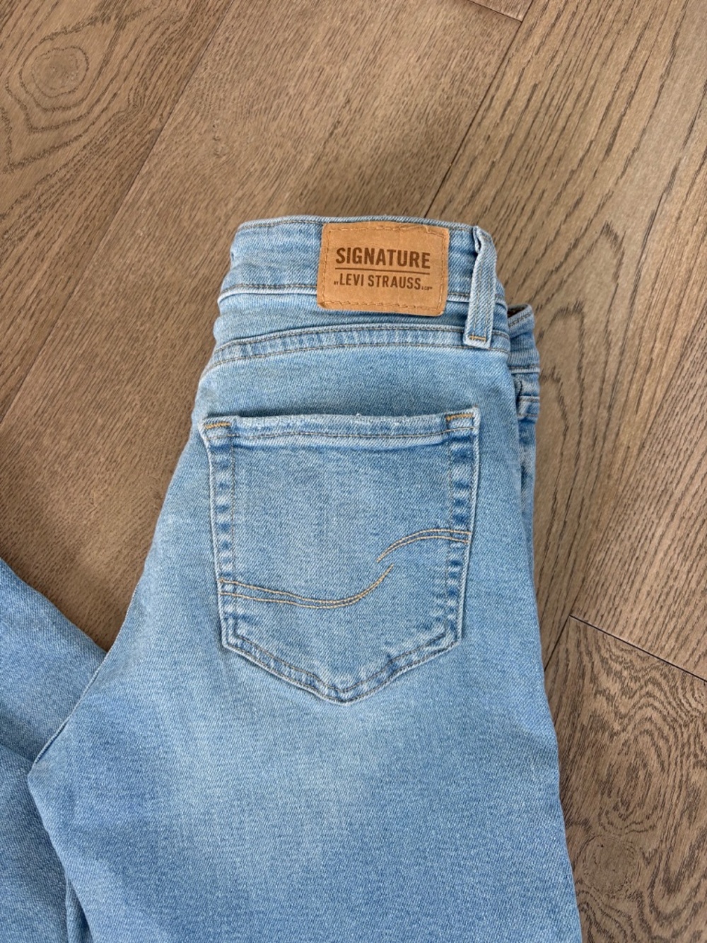 Levi’s Signature Boyfriend Jeans
